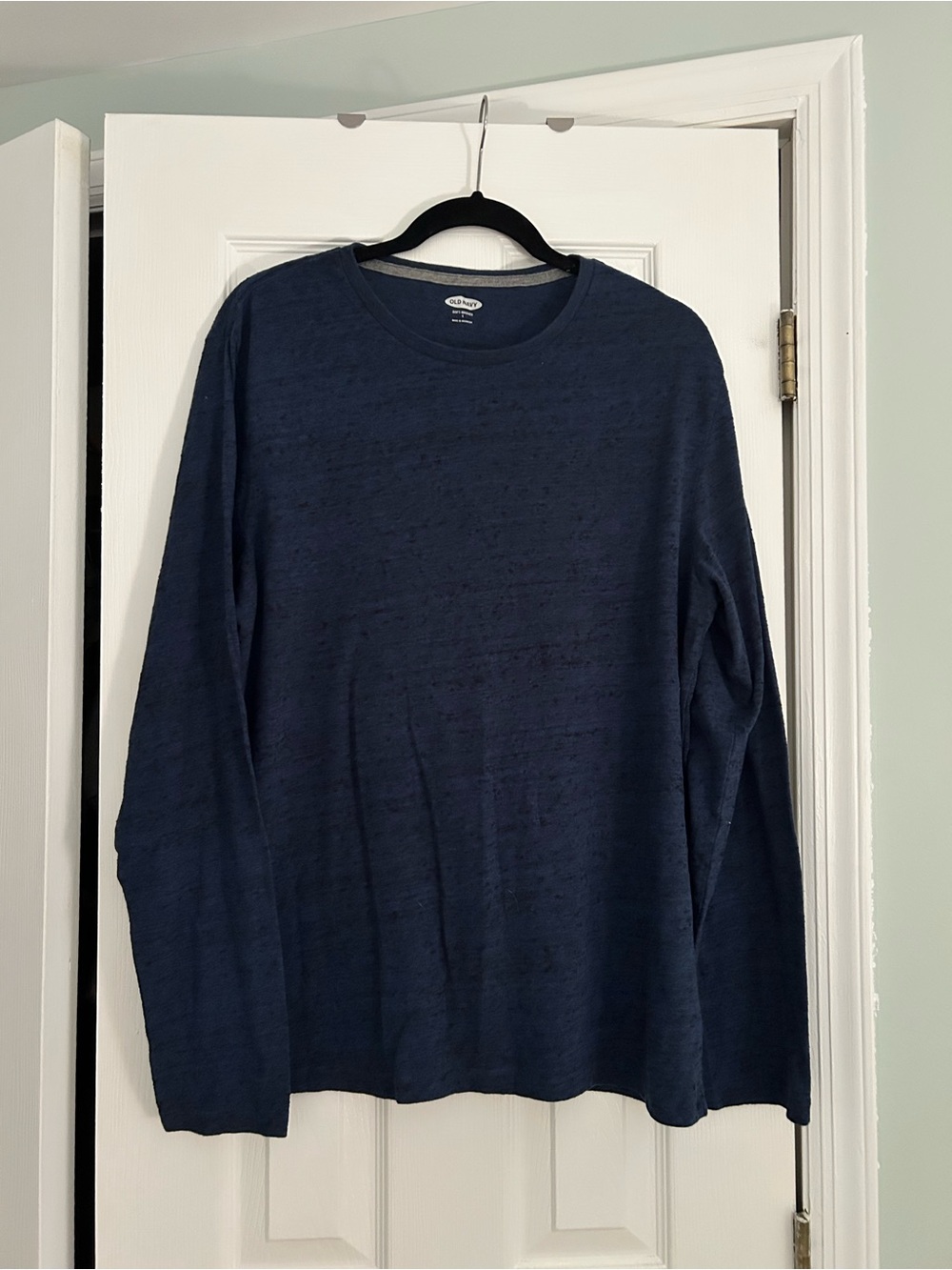Men’s navy long sleeve